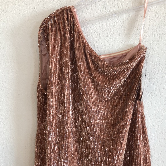 RETROFÊTE Ella One-Shoulder Sequin Dress - Picture 6 of 13